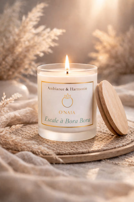 Bougie Signature Escale à Bora Bora O'NAIA cire coco-soja naturelle fragrance tropicale exotique
