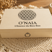 Vue détaillée du coffret rituel O'NAIA — plaque Fleur de Vie et pierres de lithothérapie