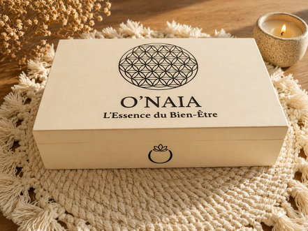 Vue détaillée du coffret rituel O'NAIA — plaque Fleur de Vie et pierres de lithothérapie