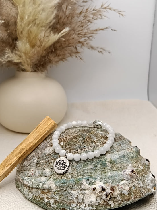 Bracelet Pierre de Lune O'NAIA Palo Santo lithothérapie intuition féminin sacré équilibre émotionnel chakra sacré
