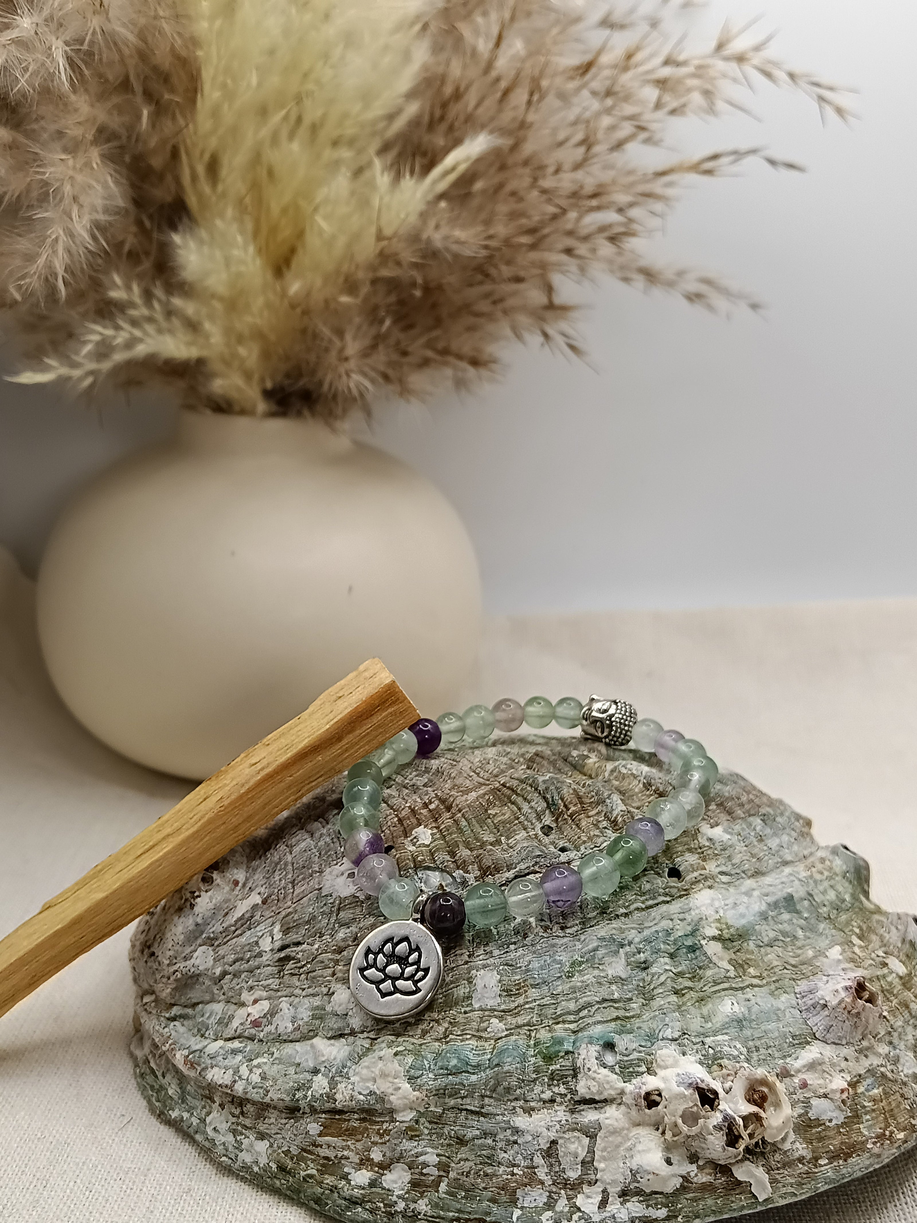 Bracelet Fluorite O'NAIA Palo Santo lithothérapie clarté mentale concentration harmonie chakra troisième œil
