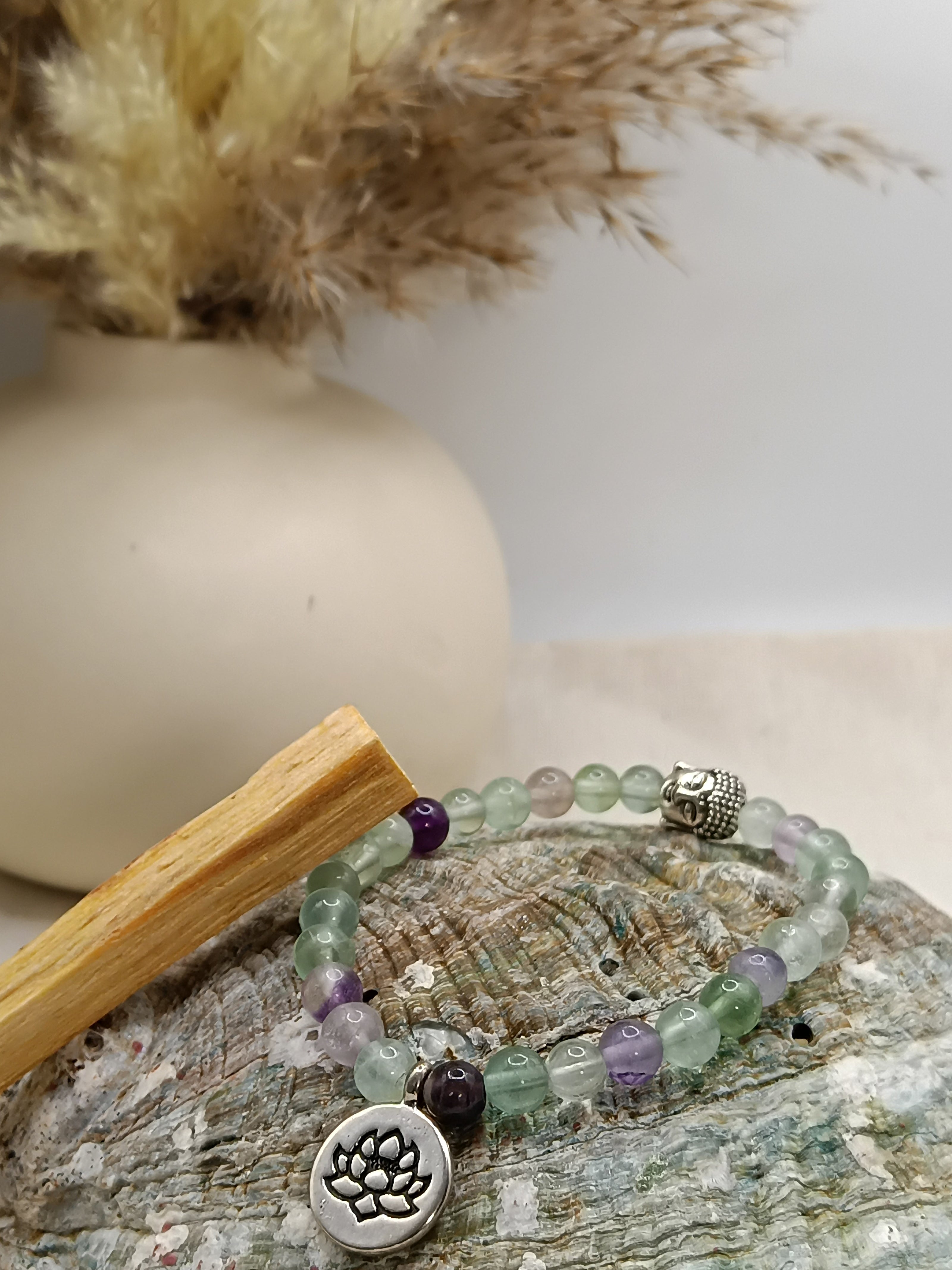 Bracelet Fluorite O'NAIA Palo Santo lithothérapie clarté mentale concentration harmonie chakra troisième œil
